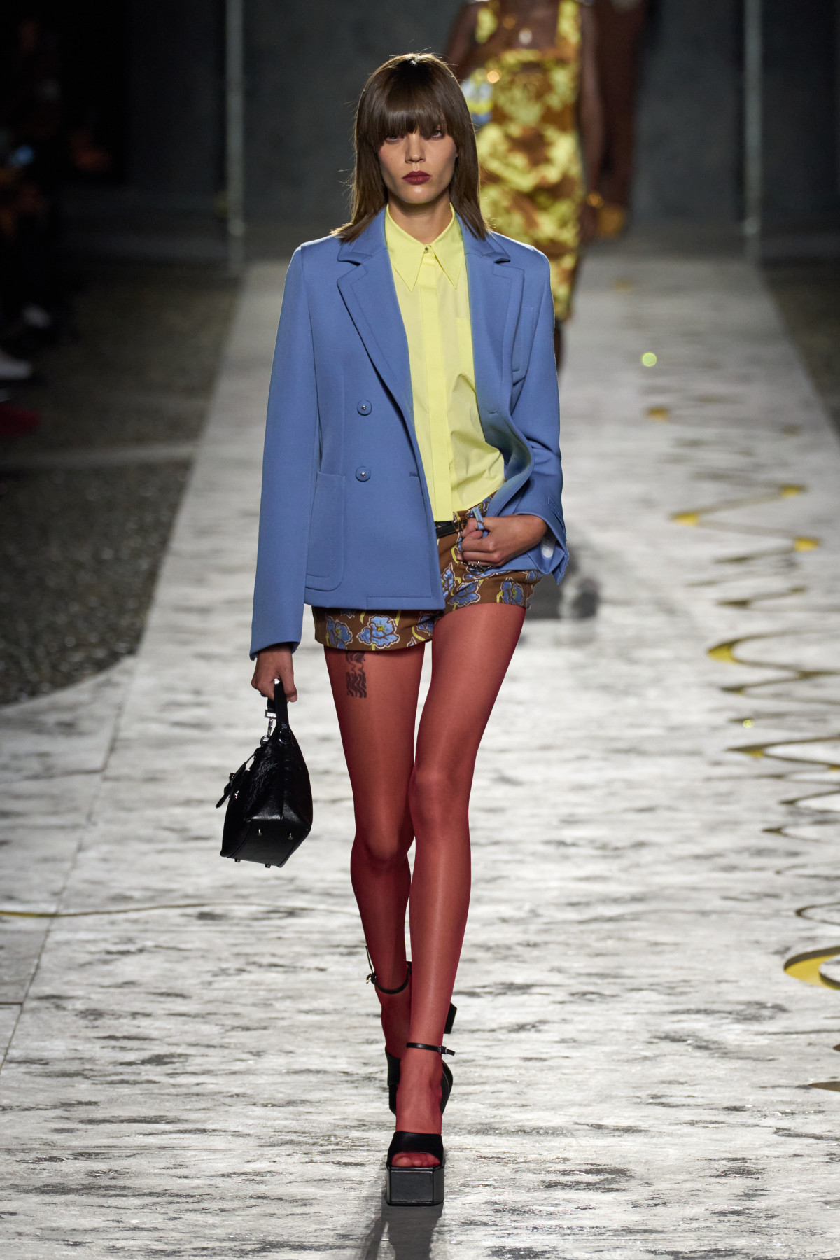 Жовті та червоні кольори в колекції Versace